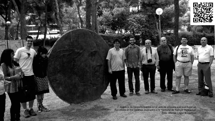 Algunos participantes en el acto de protesta que tuvo lugar en Barcelona en los jardines dedicados a Samuel Hanneman (foto: Alfonso López Borgoñoz)