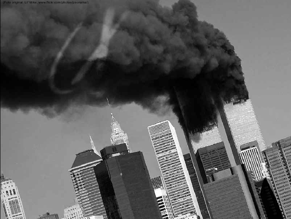 Foto de las torres gemelas en llamas